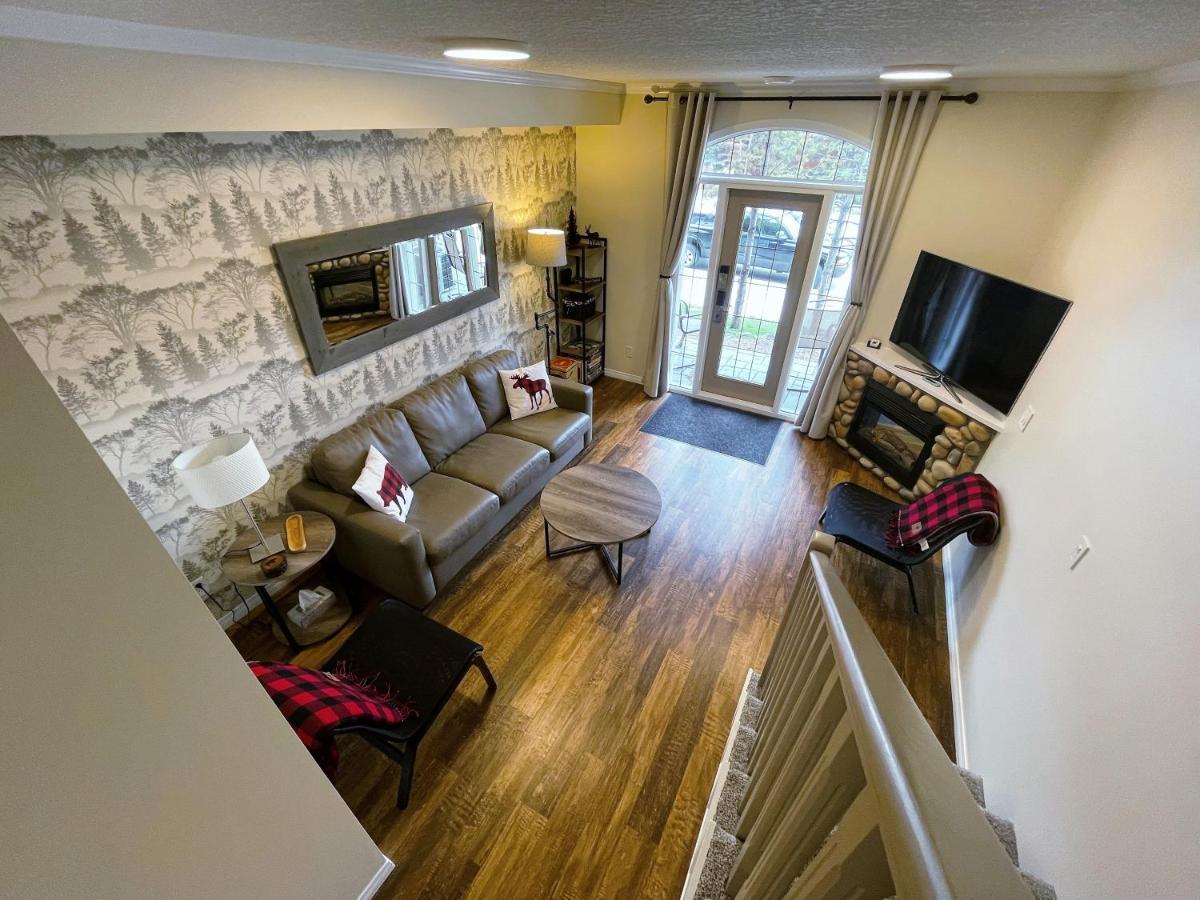 Renovated Chalet At Mystic Springs, Mountain Views, Pets Welcome! Canmore Exterior foto